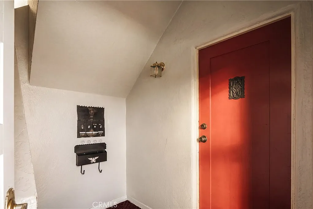 Studio, 3192 sqft, $2,050 — Photo 4
