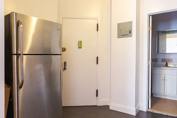 Rented by Smart City Real Estate LLC | media 25