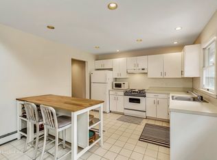 26 Shinnecock Rd, Hampton Bays, NY 11946