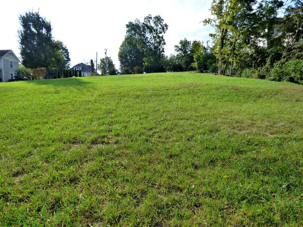 2 W Main St, Dandridge, TN 37725