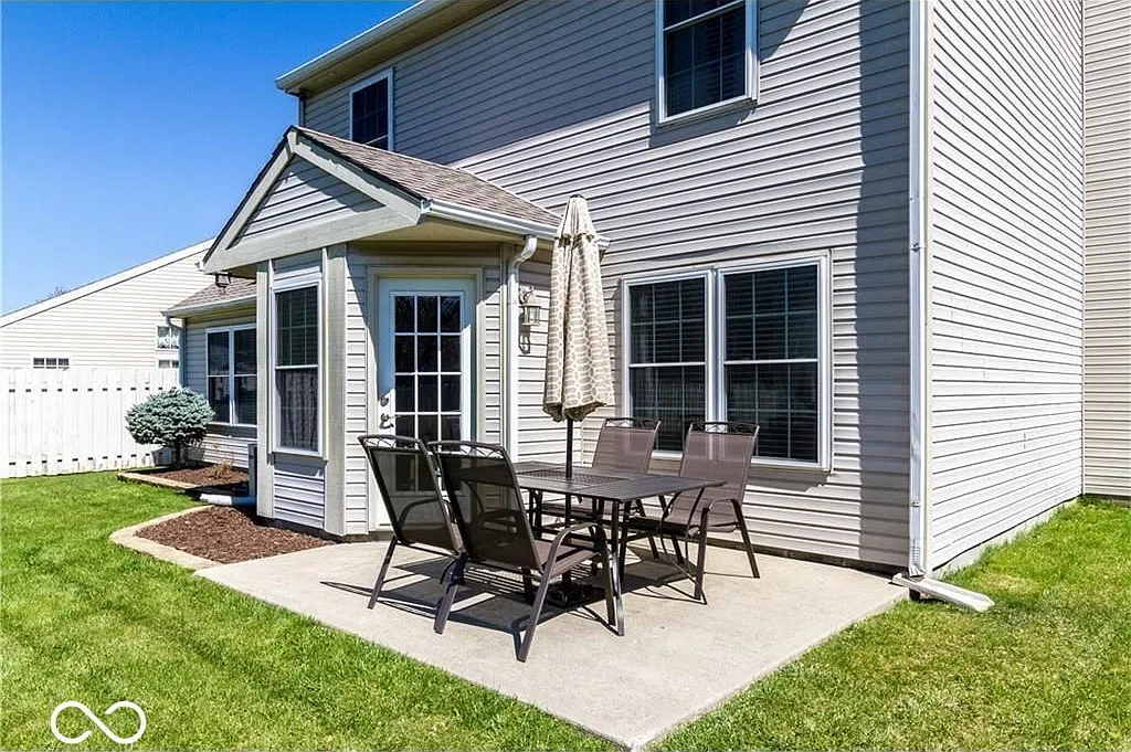 3 bed, 3.0 bath, 1516 sqft, $2,300 — Photo 4