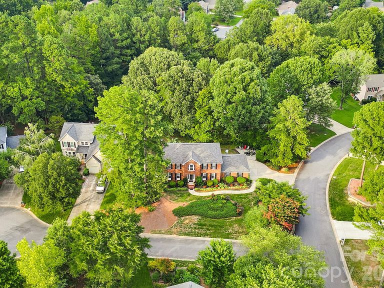4113 Hallam Ct