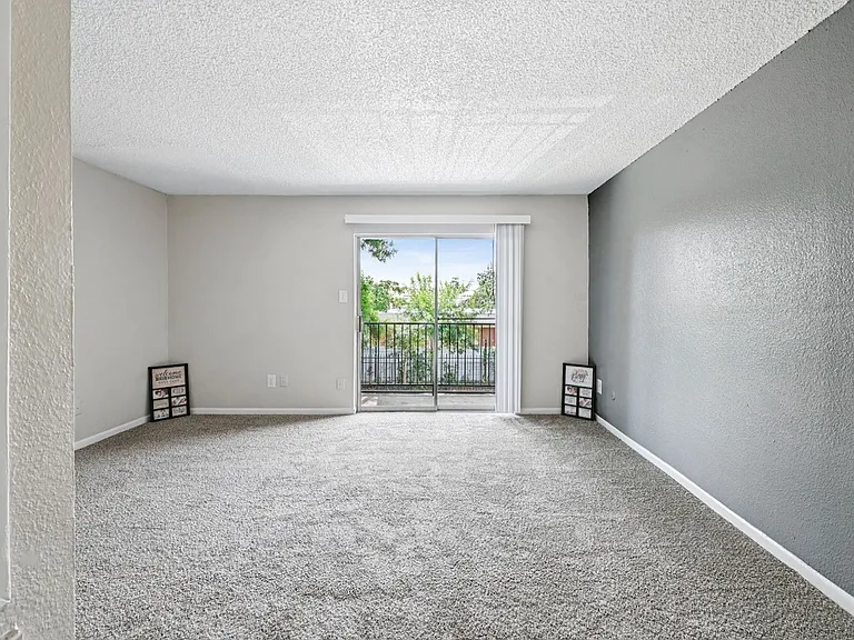 Pine Creek Apartments — Photo 18