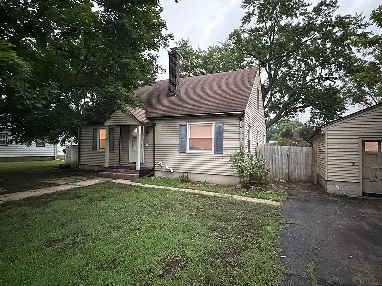 211 S Lafayette St — Photo 1