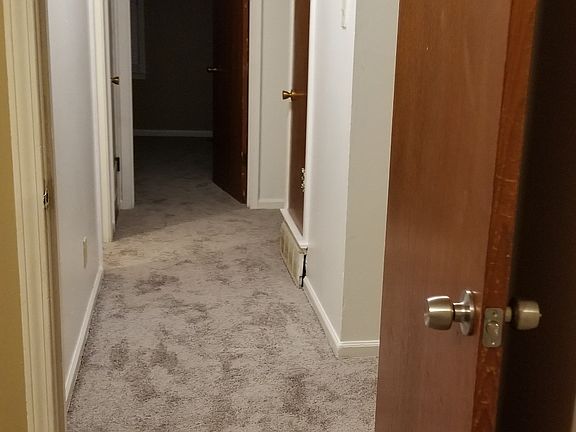 Hallway from master bedroom view, 2nd bathroom