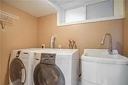 12 Lochinvar Cres — Photo 14
