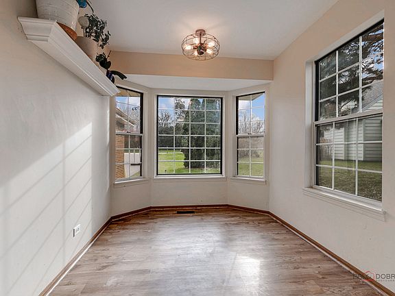 5th image of 5866 Manchester Dr