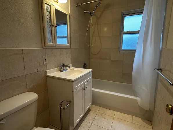 808 Inwood Terrace image 3 of 5