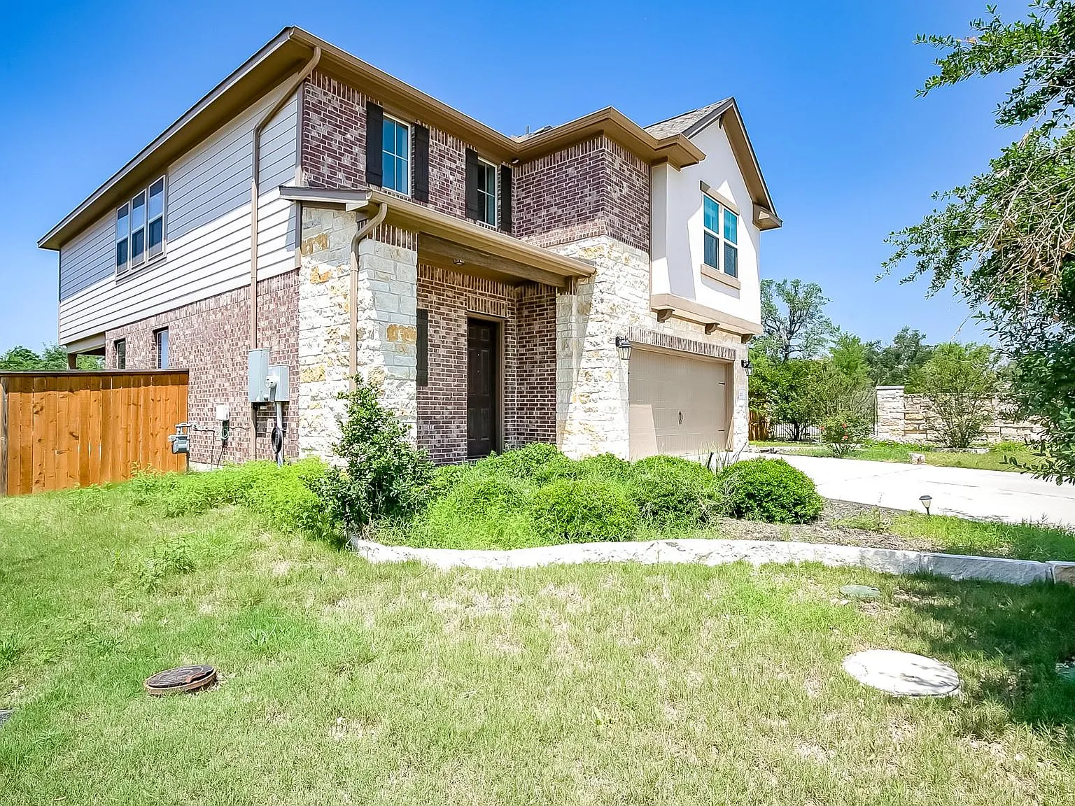 4 bed, 3.0 bath, 2611 sqft, $2,950 — Photo 3