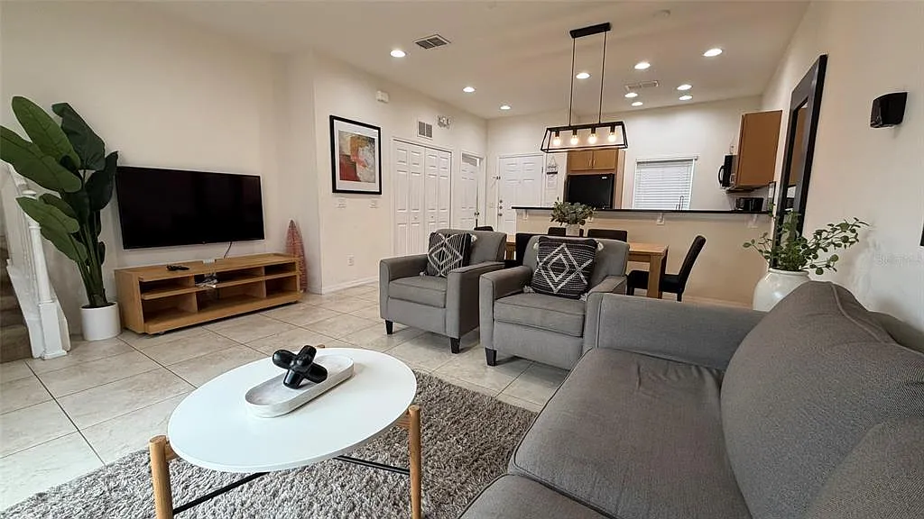 2 bed, 2.5 bath, 1161 sqft, $2,050 — Photo 3