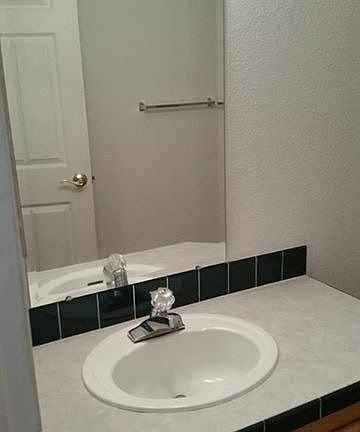 5th image of 3705 Silver Lake Dr