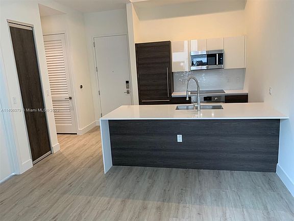 3rd image of 301 Altara Ave APT 206