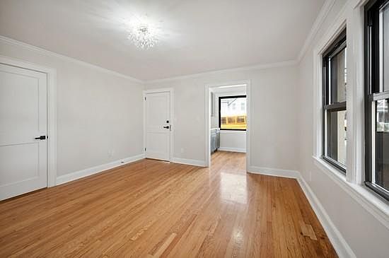 4th image of 504 Ashford Ave #1