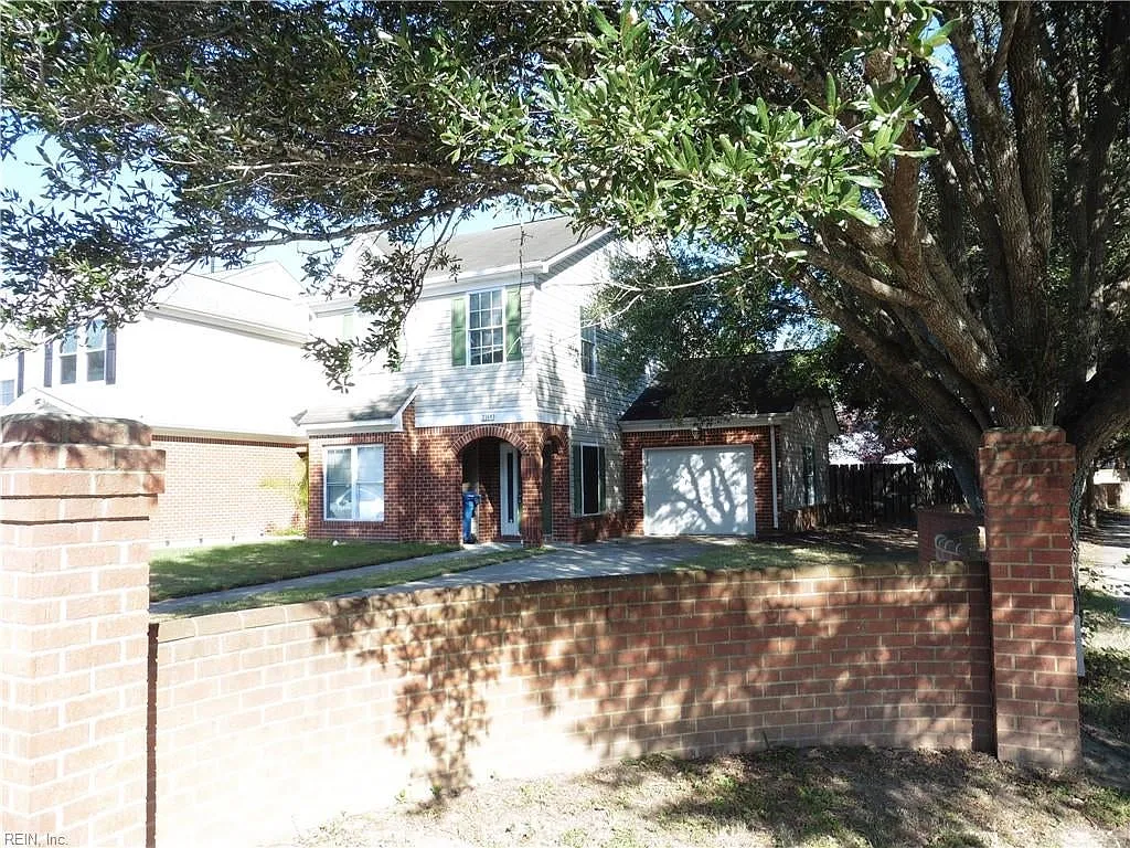 3 bed, 2.5 bath, 1586 sqft, $2,495 — Photo 2
