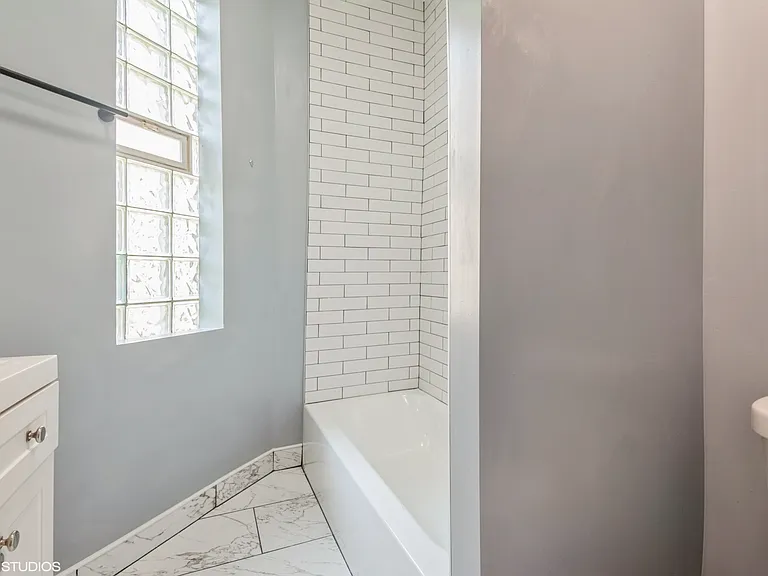 6649 S Greenwood Ave #1 — Photo 8