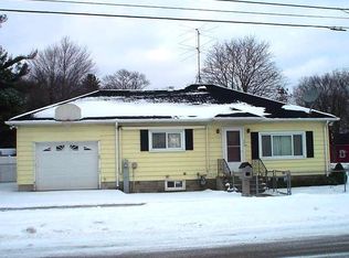 2302 White St, Marinette, WI 54143