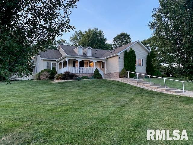 2nd image of 610 Deer Lake Dr W