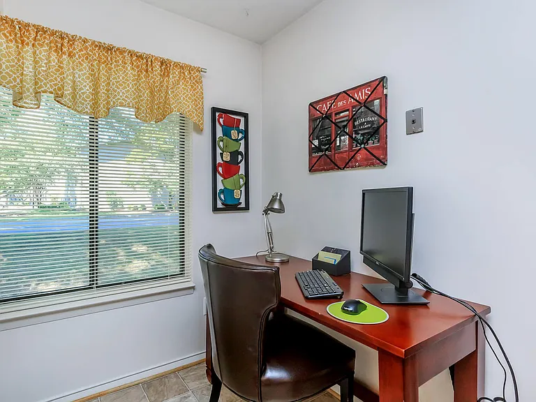 Honeywood Apartments — Photo 34