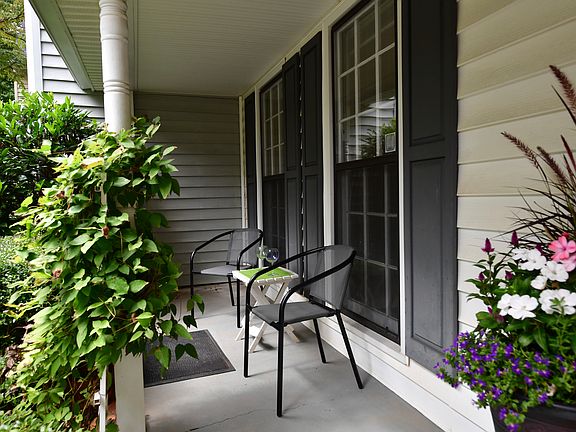 5th image of 4107 N Gloucester Pl #4107