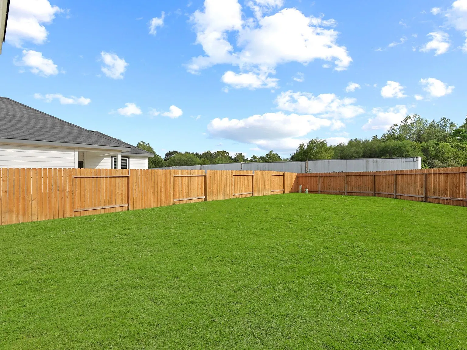 3 bed, 2.5 bath, 1465 sqft, $2,000 — Photo 3