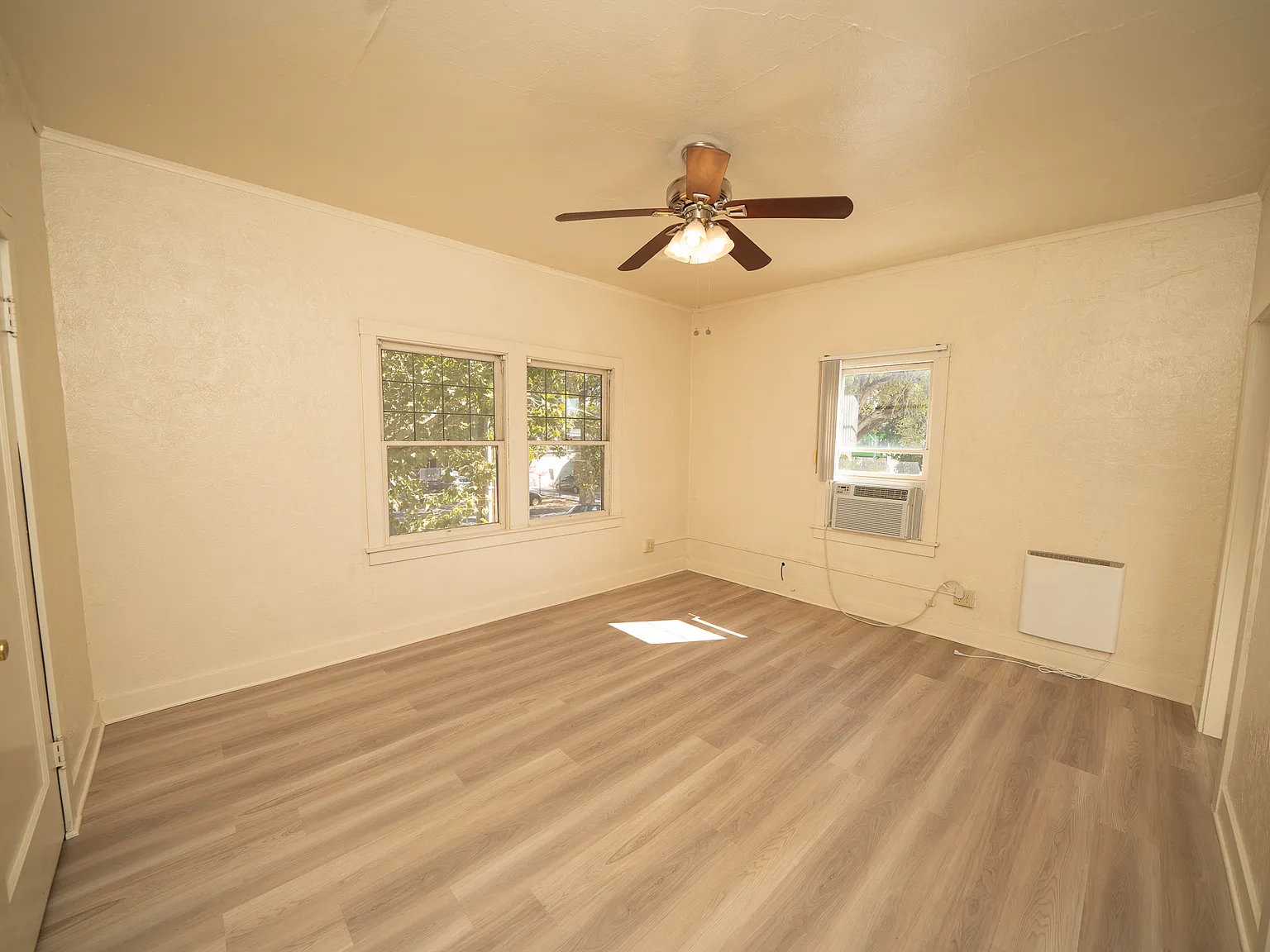 Studio, 400 sqft, $1,275 — Photo 2
