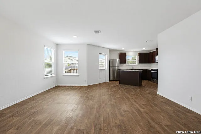 3 bed, 2.0 bath, 1310 sqft, $1,600 — Photo 4