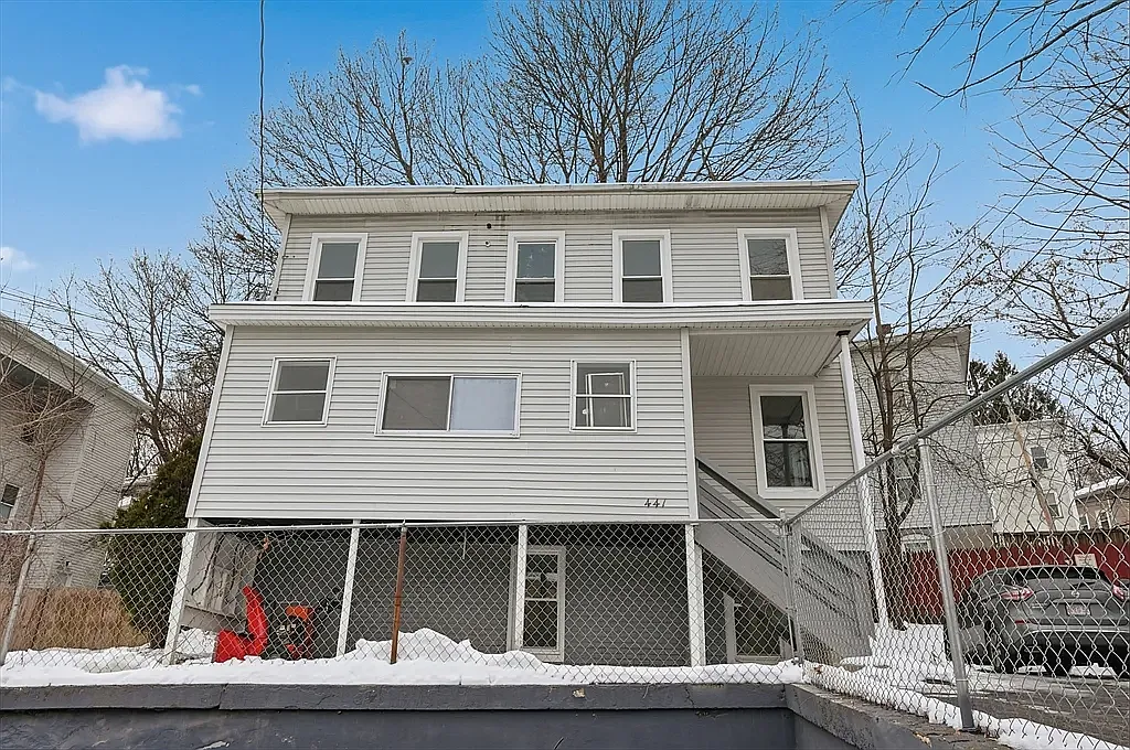 3 bed, 1050 sqft, $2,250 — Photo 1