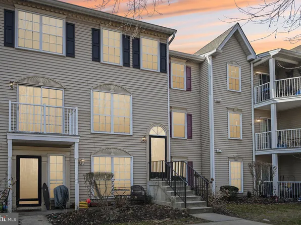 112 Chambord Ct, Hamilton, NJ 08619