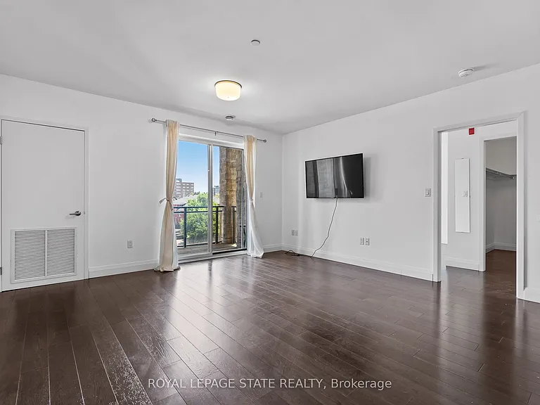 26 Wellington St #402 — Photo 9