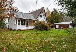 2nd image of 388 Crescent Rd