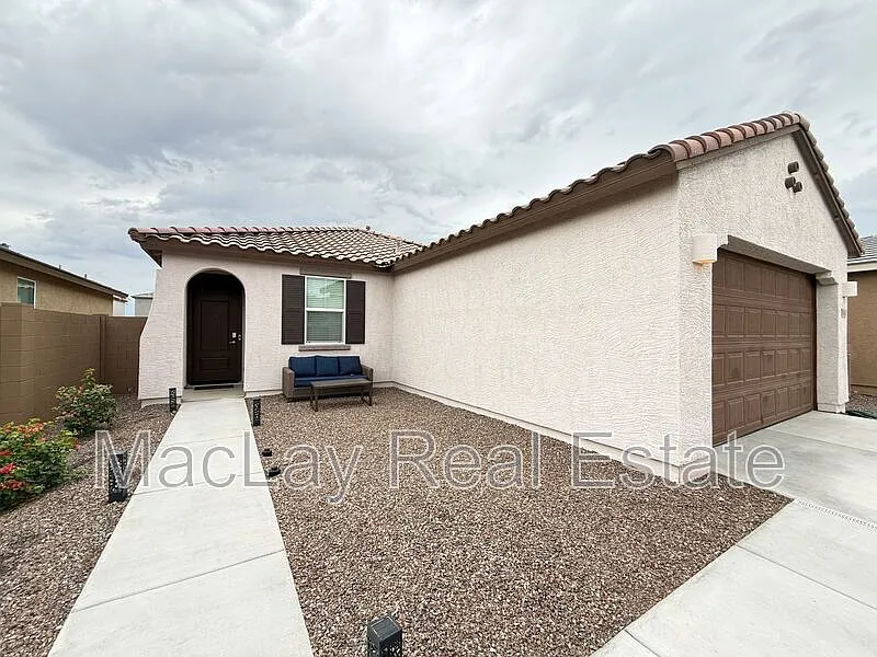 3 bed, 2.0 bath, 1230 sqft, $1,900 — Photo 2