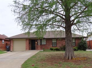 711 W Main St, Moore, OK 73160