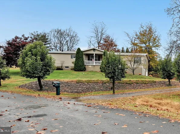 12 Pine Cone Dr, Pine Grove, PA 17963