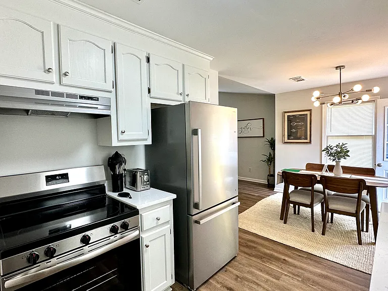 1754 Perfection Ave — Photo 2