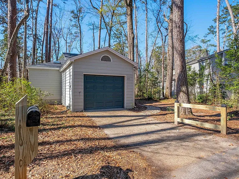 1691 Silverwood Dr — Photo 1