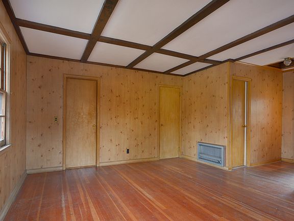 2nd image of 188 Lake Dr