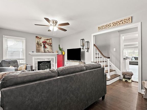 5th image of 621 W 87th St