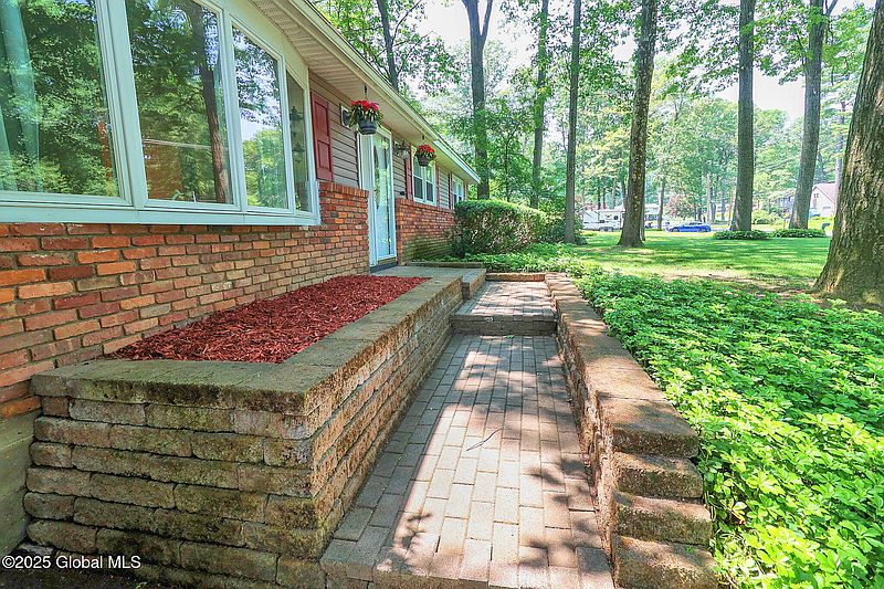 4th image of 6 Hemlock Drive