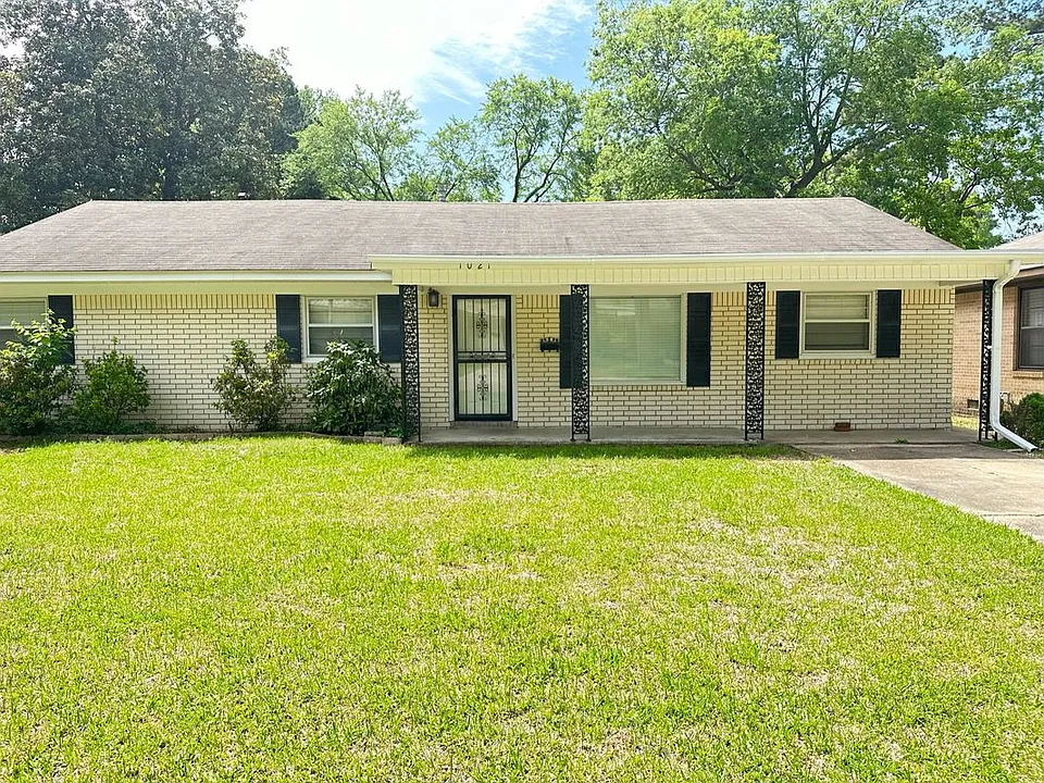 1021 S Magnolia Dr