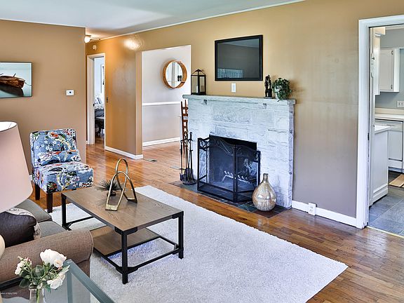 5th image of 1563 Forest Hills Dr