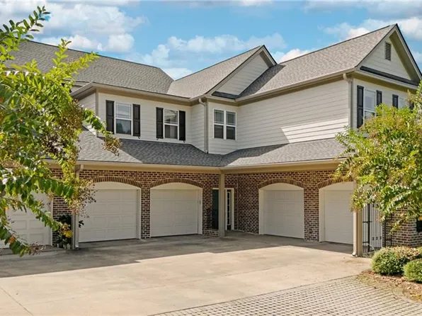 1102 River Oaks Dr, Richmond Hill, GA 31324