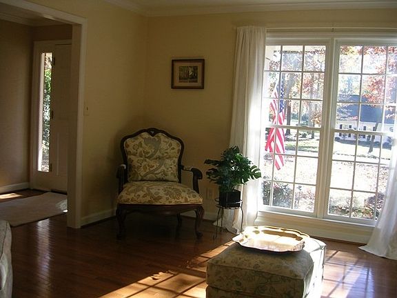 4th image of 160 Woodridge Dr
