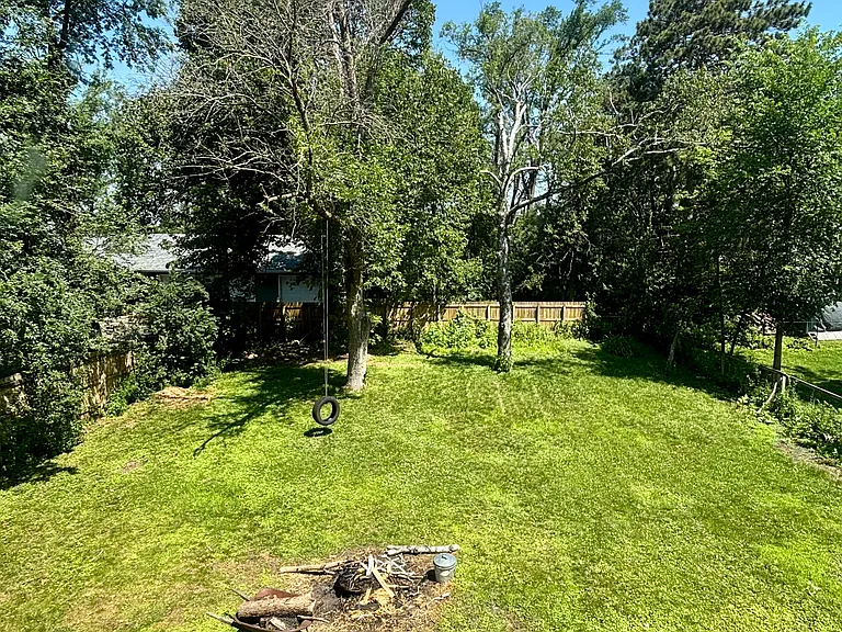 221 E Hughes St — Photo 24