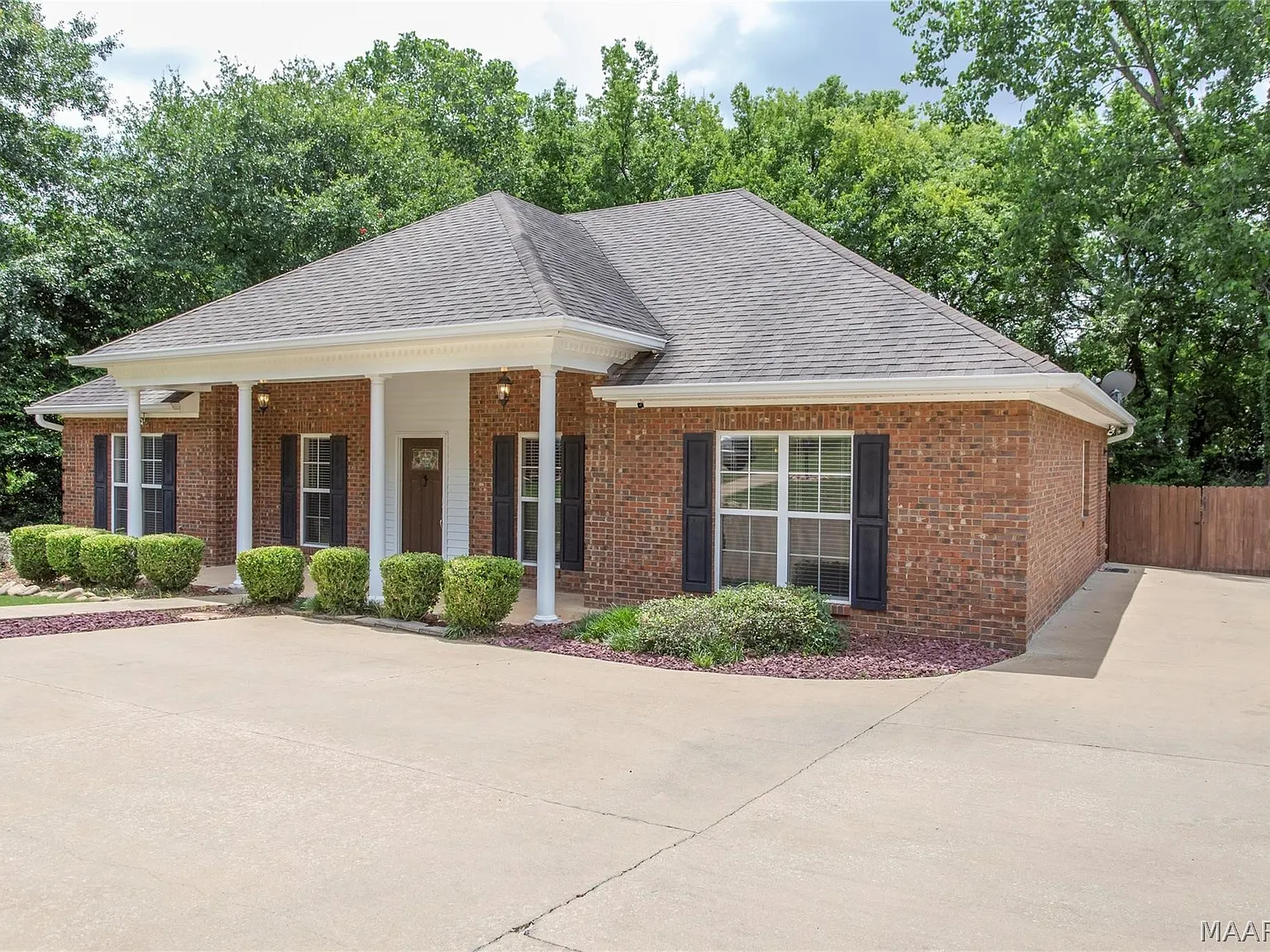 4 bed, 2.0 bath, 1875 sqft, $1,650 — Photo 2