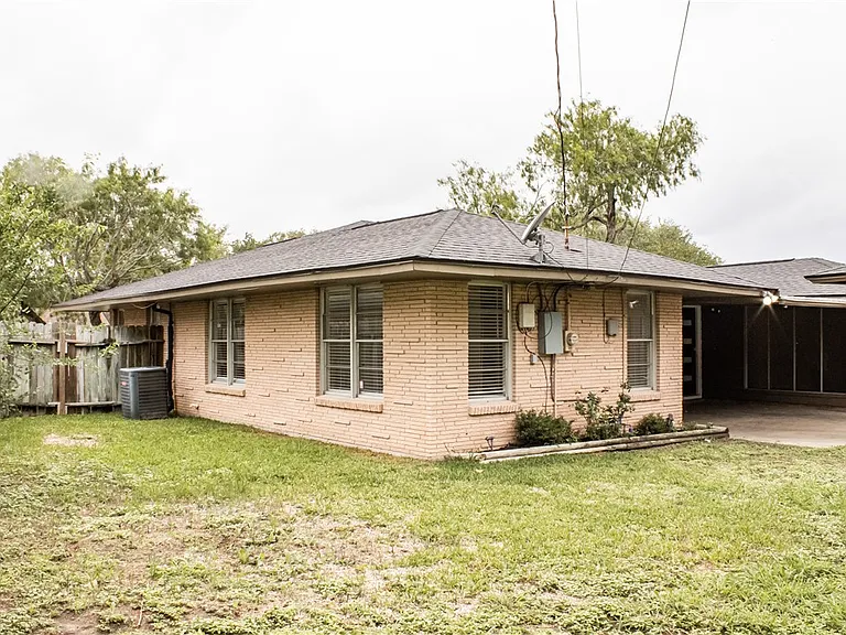 3722 Pope Dr — Photo 10