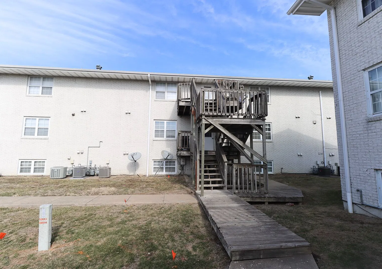 Greentree Condominiums — Photo 4