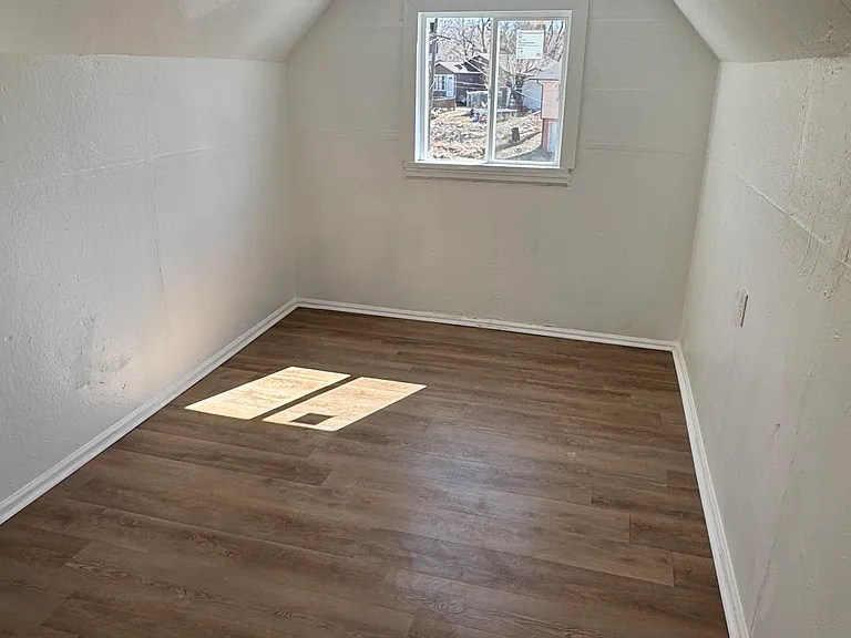 219 Nelson Ave — Photo 4