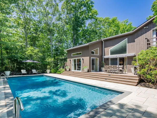 26 Montauk Ave, East Hampton, NY 11937