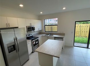 969 NE 211th St #969, Miami, FL 33179