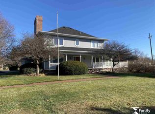 739 N 9th St, Geneva, NE 68361